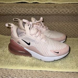 Air max 270s barely worn with box
